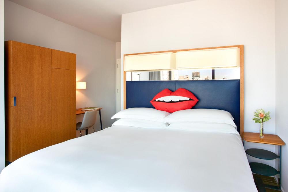 Deluxe King Room interior